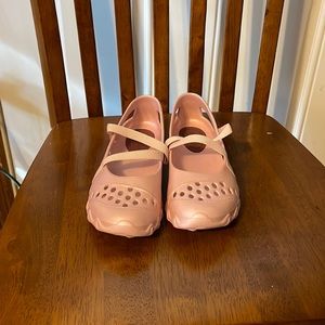 Skechers light weight shoes